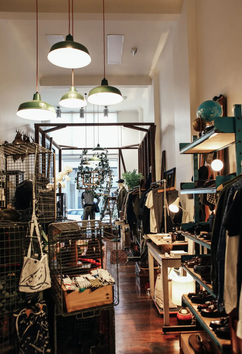 Interieur van een karaktervolle kledingwinkel
